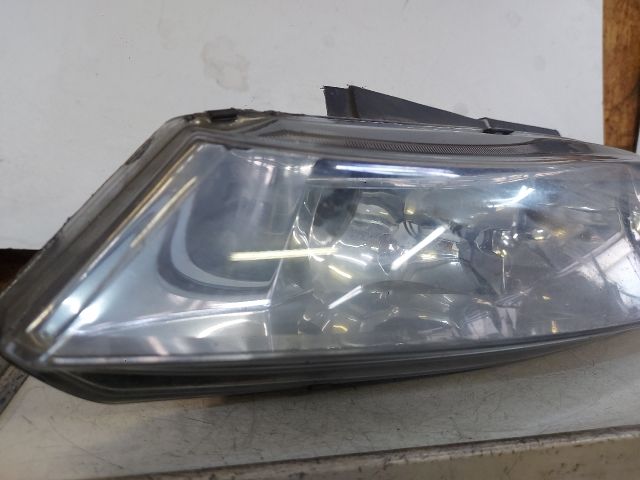 bontott PEUGEOT 406 Bal Fényszóró