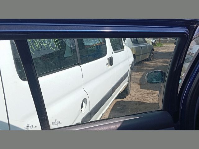 bontott PEUGEOT 406 Bal hátsó Ablak
