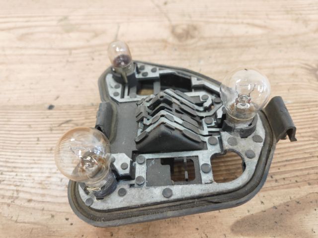 bontott PEUGEOT 406 Bal Hátsó Lámpa Foglalat