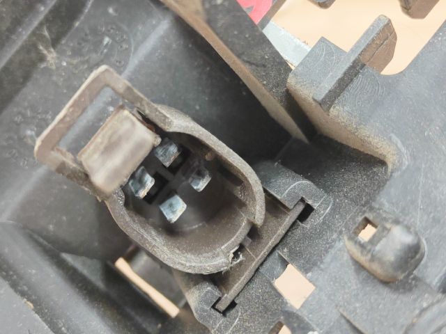 bontott PEUGEOT 406 Bal Hátsó Lámpa Foglalat