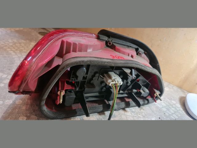 bontott PEUGEOT 406 Bal Hátsó Lámpa