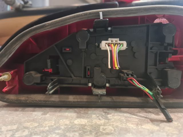 bontott PEUGEOT 406 Bal Hátsó Lámpa