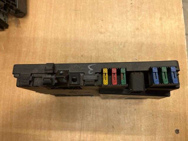 bontott PEUGEOT 406 Biztosítéktábla Utastér