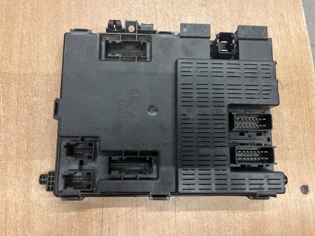 bontott PEUGEOT 406 Biztosítéktábla Utastér