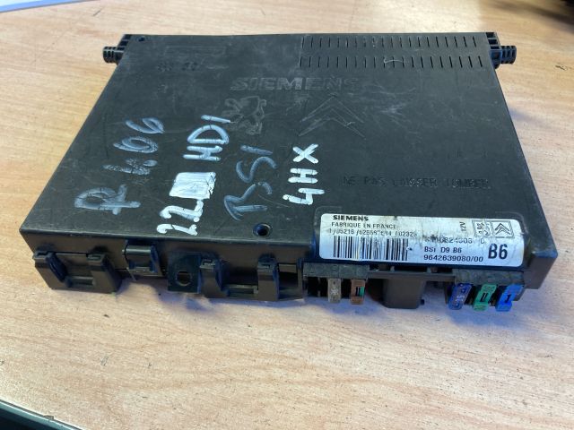 bontott PEUGEOT 406 Biztosítéktábla Utastér