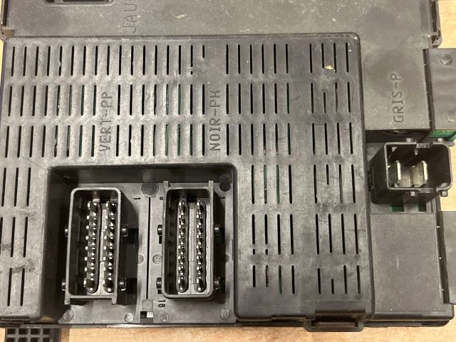 bontott PEUGEOT 406 Biztosítéktábla Utastér