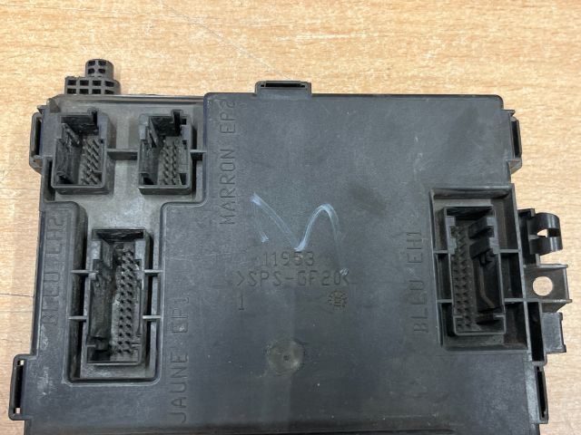 bontott PEUGEOT 406 Biztosítéktábla Utastér