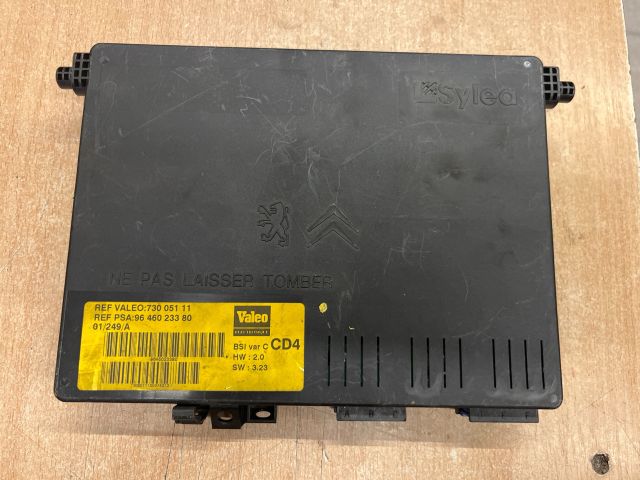 bontott PEUGEOT 406 Biztosítéktábla Utastér