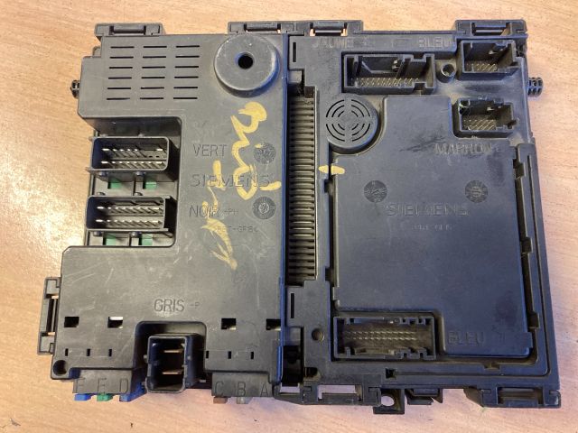 bontott PEUGEOT 406 Biztosítéktábla Utastér