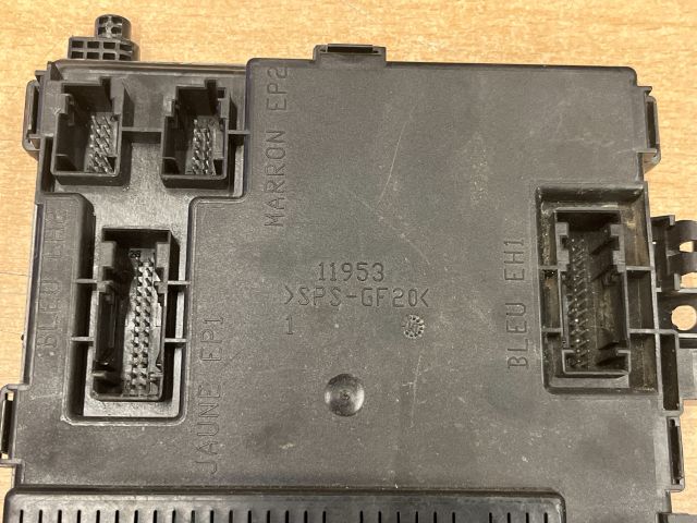 bontott PEUGEOT 406 Biztosítéktábla Utastér