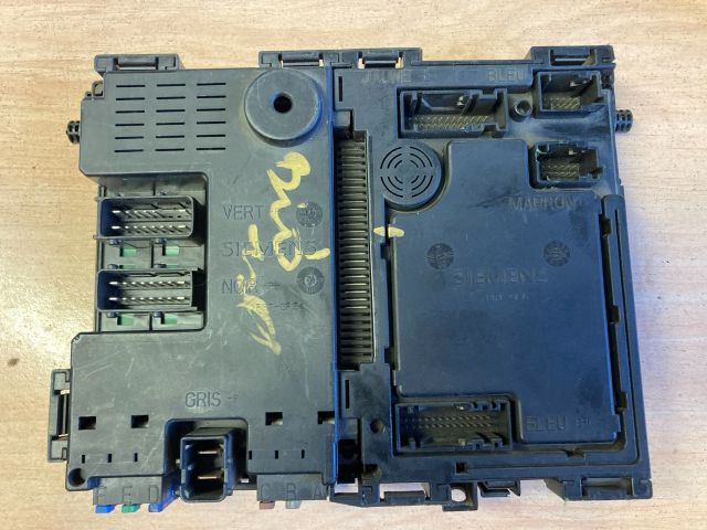 bontott PEUGEOT 406 Biztosítéktábla Utastér