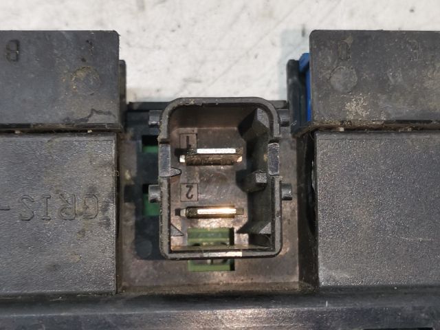 bontott PEUGEOT 406 Biztosítéktábla Utastér