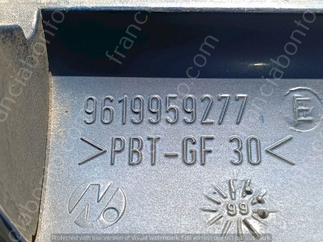 bontott PEUGEOT 406 Csomagtérajtó Díszléc