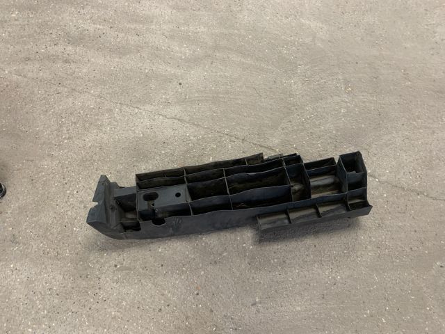 bontott PEUGEOT 406 Hátsó középső Lökhárító Tartó (Műanyag)