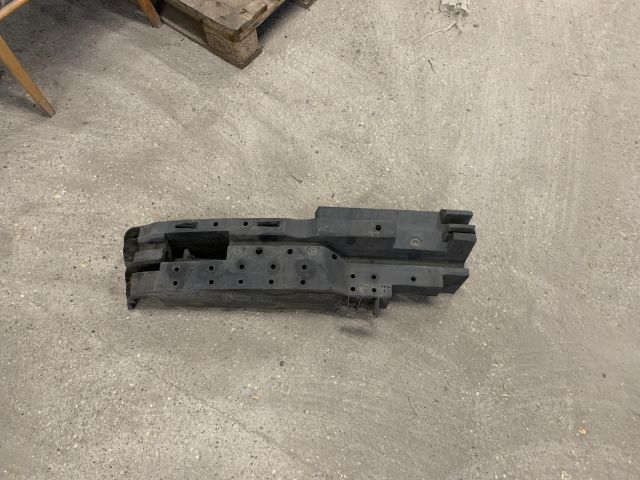 bontott PEUGEOT 406 Hátsó középső Lökhárító Tartó (Műanyag)