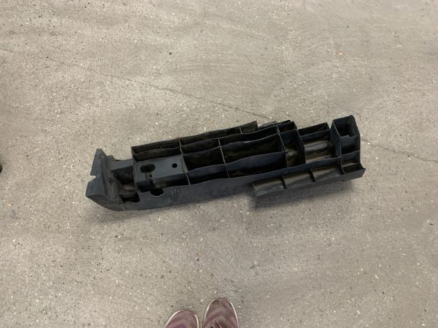 bontott PEUGEOT 406 Hátsó középső Lökhárító Tartó (Műanyag)