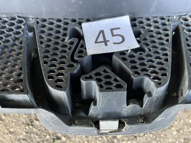 bontott PEUGEOT 406 Hűtőrács