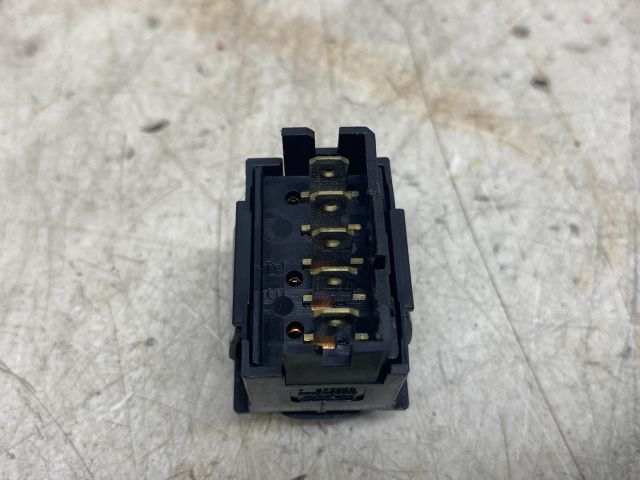 bontott PEUGEOT 406 Jobb első Ablakemelő Kapcsoló