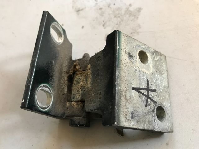 bontott PEUGEOT 406 Jobb első Alsó Zsanér