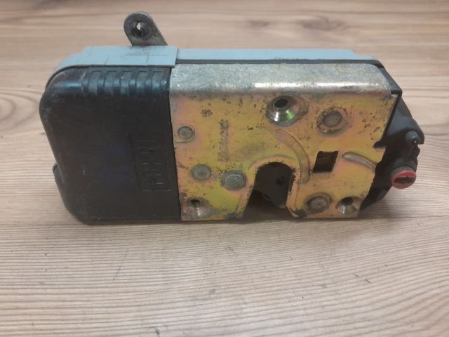 bontott PEUGEOT 406 Jobb hátsó Ajtózár