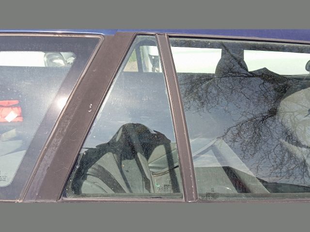 bontott PEUGEOT 406 Jobb hátsó Fixüveg (Ajtóban)