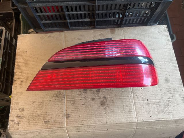 bontott PEUGEOT 406 Jobb Hátsó Lámpa
