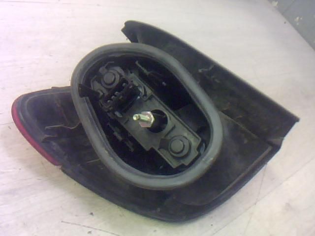 bontott PEUGEOT 406 Jobb Hátsó Lámpa