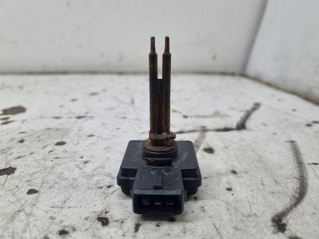 bontott PEUGEOT 406 Kiegyenlítő Tartály Jeladó