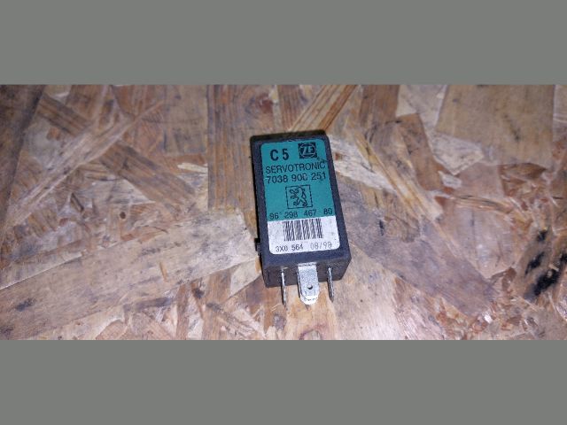 bontott PEUGEOT 406 Relé