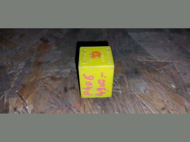 bontott PEUGEOT 406 Relé