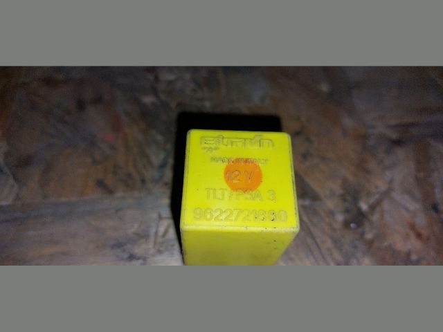 bontott PEUGEOT 406 Relé