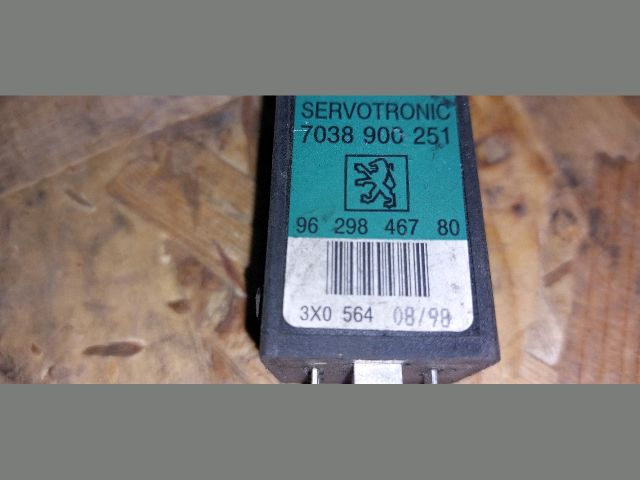 bontott PEUGEOT 406 Relé