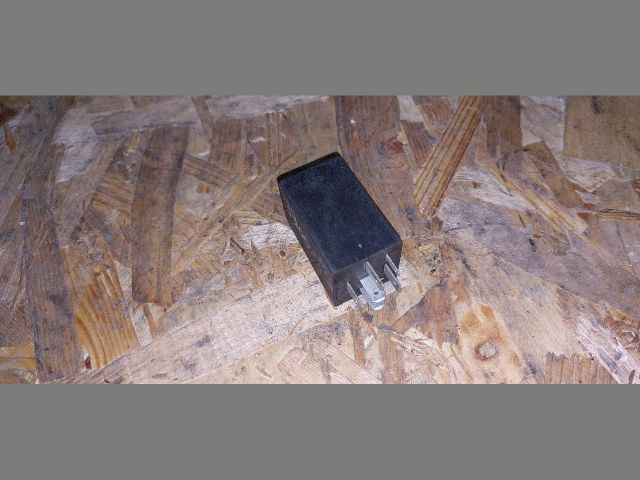 bontott PEUGEOT 406 Relé