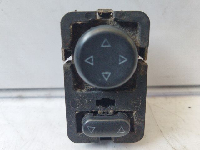 bontott PEUGEOT 406 Tükör Állító Elektronika