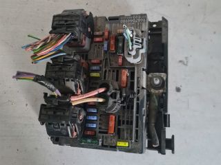 bontott PEUGEOT 407 Biztosítéktábla Motortér