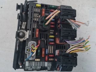 bontott PEUGEOT 407 Biztosítéktábla Motortér