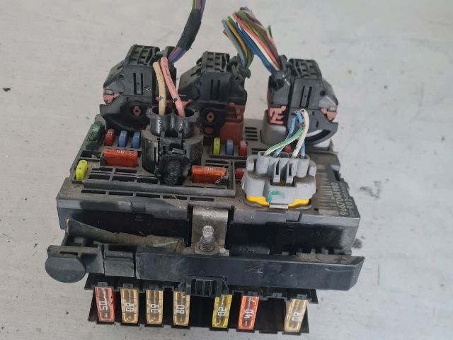 bontott PEUGEOT 407 Biztosítéktábla Motortér