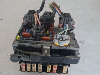 bontott PEUGEOT 407 Biztosítéktábla Motortér