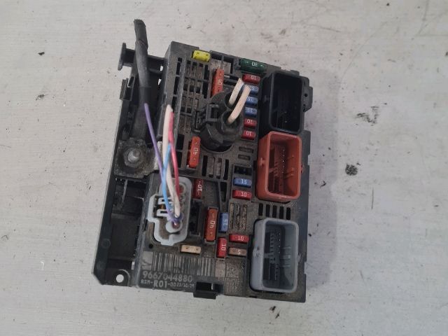 bontott PEUGEOT 407 Biztosítéktábla Motortér