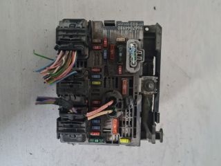 bontott PEUGEOT 407 Biztosítéktábla Motortér