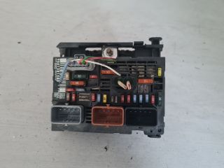 bontott PEUGEOT 407 Biztosítéktábla Motortér