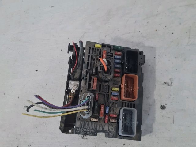 bontott PEUGEOT 407 Biztosítéktábla Motortér