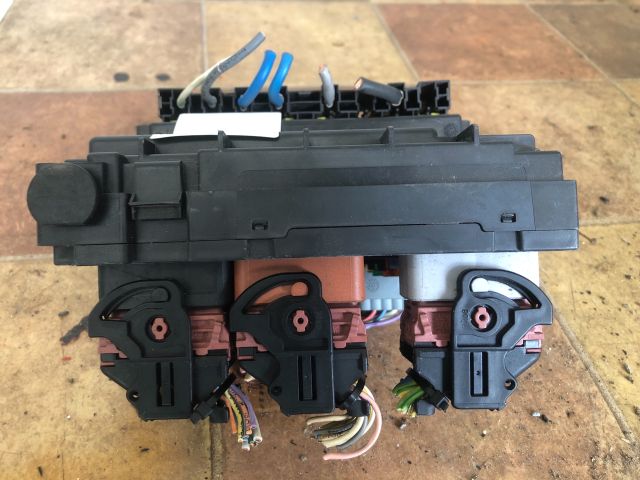 bontott PEUGEOT 407 Biztosítéktábla Motortér