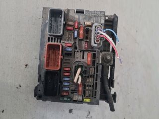 bontott PEUGEOT 407 Biztosítéktábla Motortér