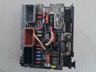 bontott PEUGEOT 407 Biztosítéktábla Motortér