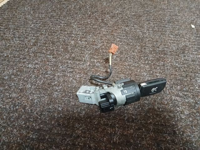 bontott PEUGEOT 407 Gyújtáskapcsoló Házzal