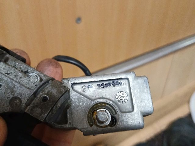 bontott PEUGEOT 407 Gyújtáskapcsoló Házzal