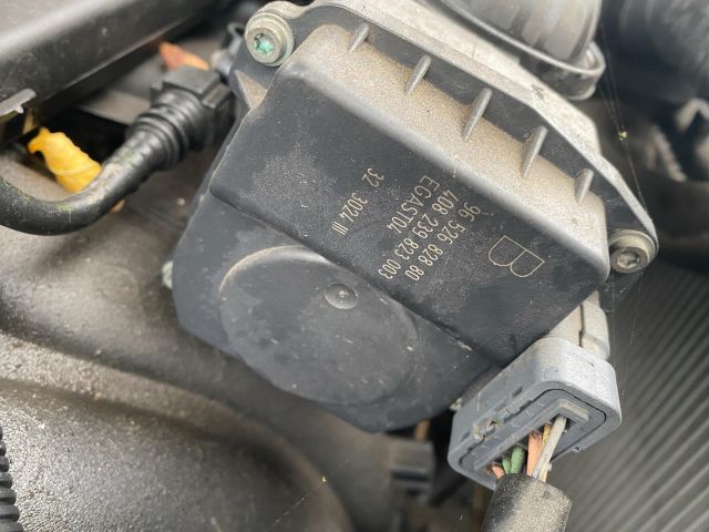 bontott PEUGEOT 407 Motor (Fűzött blokk hengerfejjel)