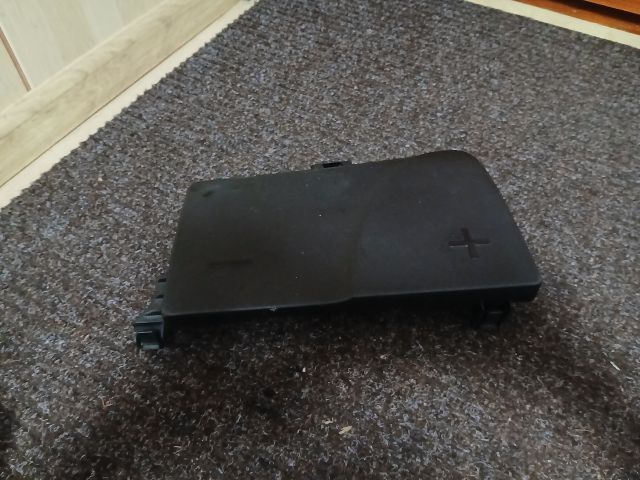 bontott PEUGEOT 407 Akkumulátor Fedél