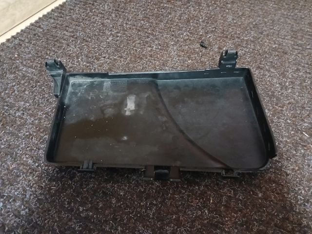 bontott PEUGEOT 407 Akkumulátor Fedél